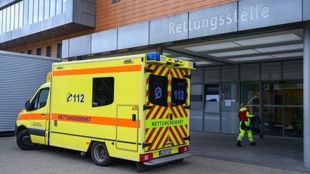 Die Fahrt mit dem Rettungswagen soll in Brandenburg gebührenfrei bleiben. (Symbolbild)