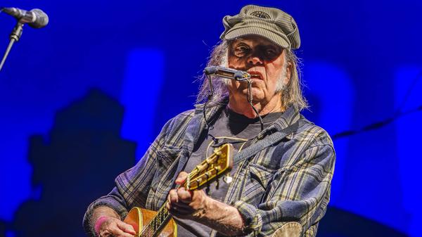 Wut im Bauch: Neil Young auf dem Glastonbury Festival 2025