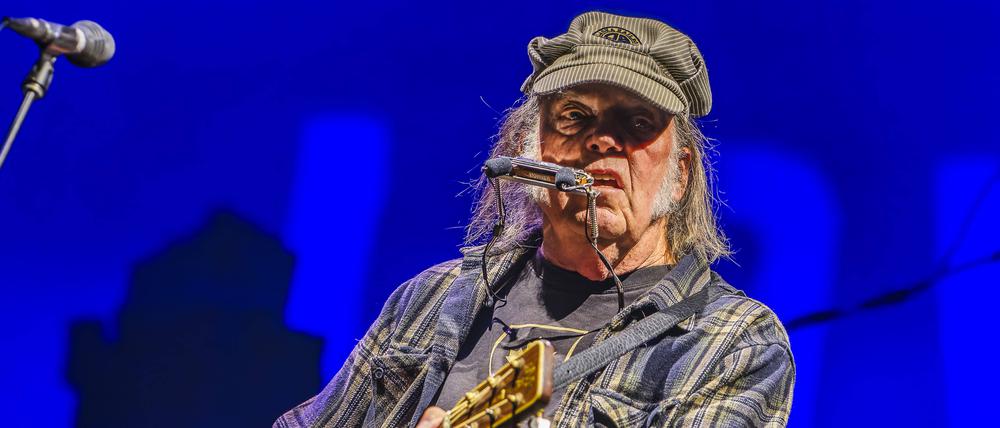 Neil Young and the Chrome Hearts live auf dem Glastonbury Festival 2025 auf der Worthy Farm. Pilton, 28.06.2025 *** Neil Young and the Chrome Hearts live at Glastonbury Festival 2025 at Worthy Farm Pilton, 28 06 2025 Foto:xJ.xEdwardsx/xFuturexImagex glastonbury_5232