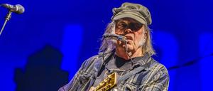 Neil Young and the Chrome Hearts live auf dem Glastonbury Festival 2025 auf der Worthy Farm. Pilton, 28.06.2025 *** Neil Young and the Chrome Hearts live at Glastonbury Festival 2025 at Worthy Farm Pilton, 28 06 2025 Foto:xJ.xEdwardsx/xFuturexImagex glastonbury_5232