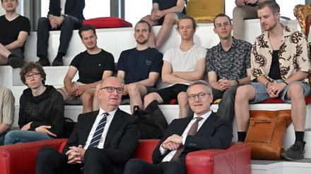 Brandenburgs Ministerpräsident Dietmar Woidke (SPD) und der neue Bundesdigitalminister Karsten Wildberger (CDU) bei ihrem Besuch im Hasso-Plattner-Institut (HPI).