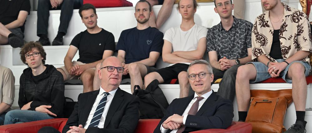 Brandenburgs Ministerpräsident Dietmar Woidke (SPD) und der neue Bundesdigitalminister Karsten Wildberger (CDU) bei ihrem Besuch im Hasso-Plattner-Institut (HPI).