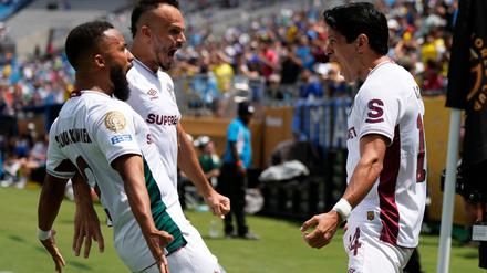German Cano (r) erzielte den Führungstreffer für Fluminense.