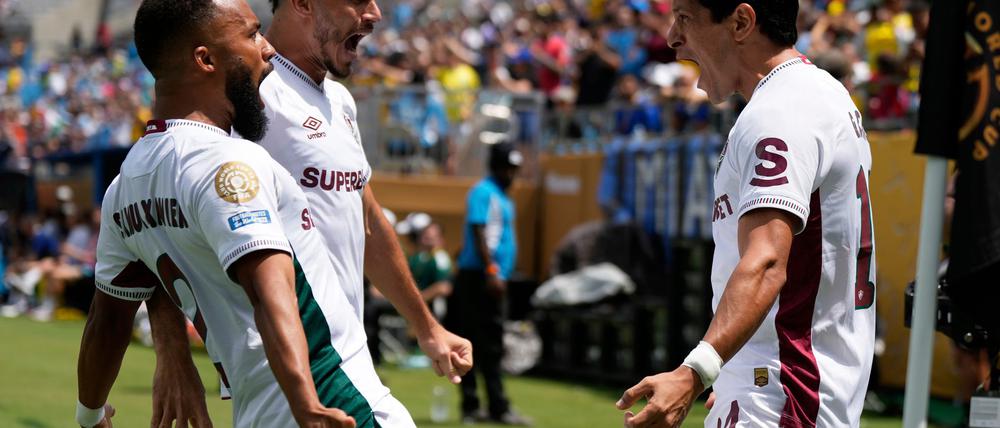 German Cano (r) erzielte den Führungstreffer für Fluminense.