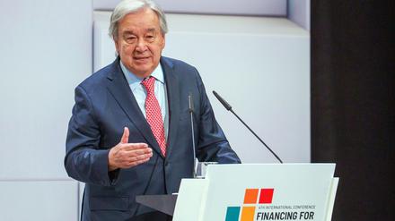 Guterres spricht sich für eine bedingungslose und sofortige Waffenruhe in der Ukraine aus. 
