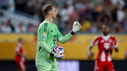 Torhüter wie Manuel Neuer dürfen den Ball acht Sekunden in der Hand halten.