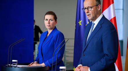 Dänemarks Ministerpräsidentin Mette Frederiksen bei einem gemeinsamen Auftritt mit Bundeskanzler Friedrich Merz