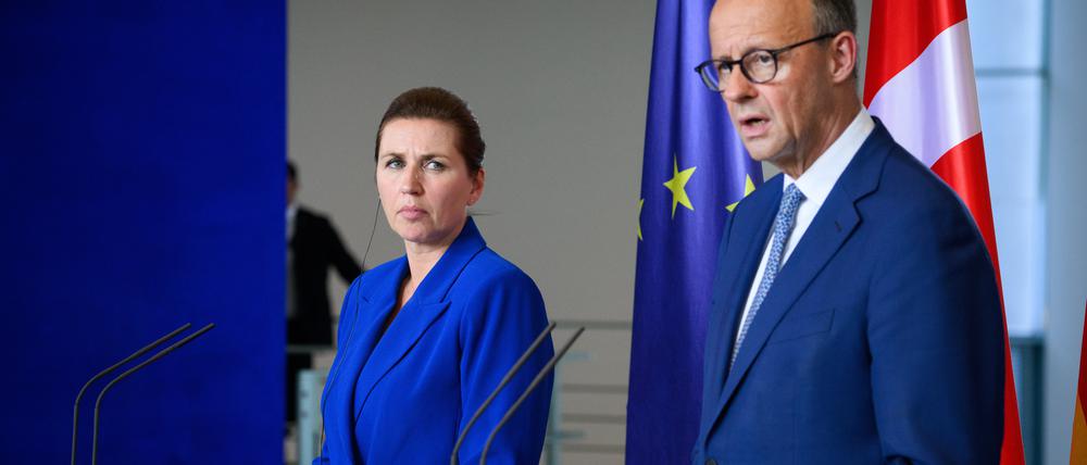 Dänemarks Ministerpräsidentin Mette Frederiksen bei einem gemeinsamen Auftritt mit Bundeskanzler Friedrich Merz