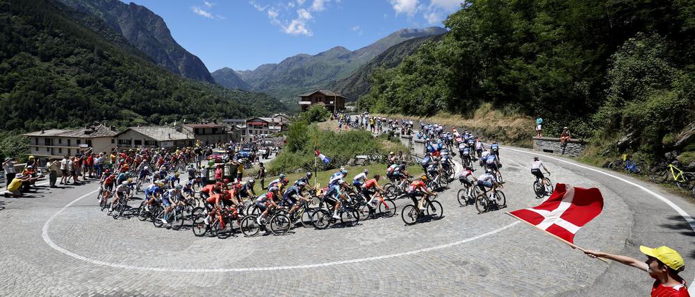 Die Tour de France ist auf mehreren TV-Kanälen zu verfolgen.