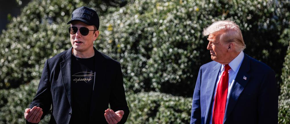 Einst waren sie Freunde: Der Tech-Milliardär Elon Musk und US-Präsident Donald Trump (r.) haben sich überworfen.
