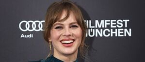 Zum Silvestersketch „Dinner for One“ hatte Alicia von Rittberg schon immer eine besondere Beziehung. Nun spielt sie in einer Serie dazu die Hauptrolle.