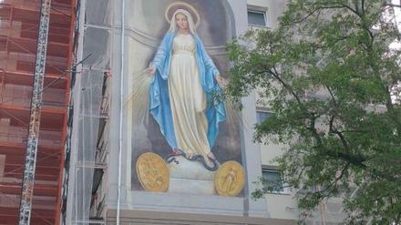 Das Gemälde ist in seiner ganzen Pracht ist an einem achtstöckigen Wohnhaus an der Stadtrandstraße 458 zu sehen.  