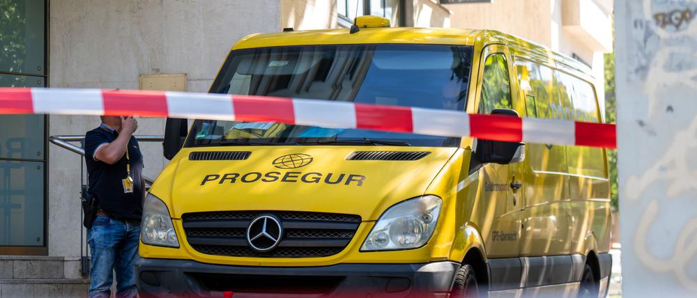 Polizisten in Zivil beobachteten den Überfall und griffen ein.
