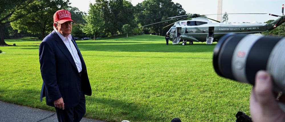 US-Präsident Trump kurz vor seinem Flug nach Florida am Dienstag.