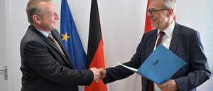 Der neue Beigeordnete Torsten Wiegel (parteilos) und Interims-Rathauschef Burkhard Exner (SPD).