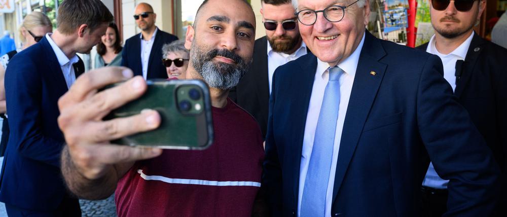 Der Bundespräsident kann sich offenbar mit Selfies anfreunden.
