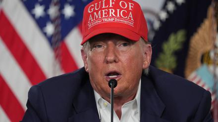 Trump besuchte in Florida eine neue Haftanstalt für Migranten. 