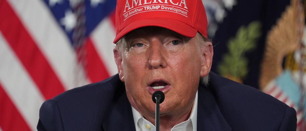 Trump besuchte in Florida eine neue Haftanstalt für Migranten. 