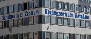 Das Rechenzentrum befindet sich neben dem Turm der Garnisonkirche.