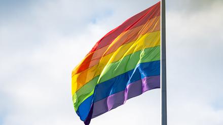 Die Diskussion um das Hissen der Regenbogenfahne auf dem Bundestag geht weiter. (Archivfoto)