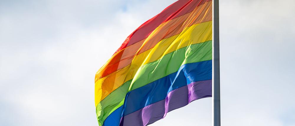 Die Diskussion um das Hissen der Regenbogenfahne auf dem Bundestag geht weiter. (Archivfoto)