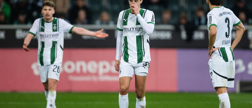 Über angebliche Geschehnisse auf Mallorca möchte Borussia Mönchengladbach mit Florian Neuhaus (M) sprechen.