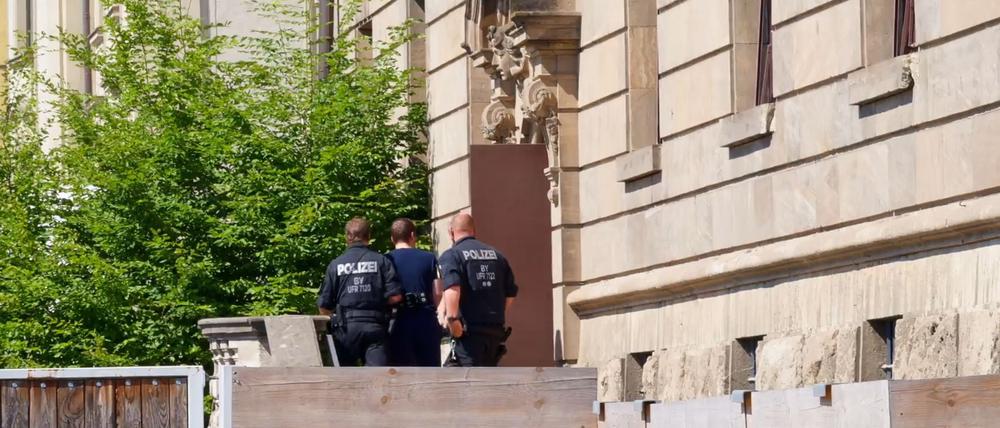 Der Verdächtige wurde am Mittwoch einem Ermittlungsrichter am Amtsgericht Schweinfurt vorgeführt.
