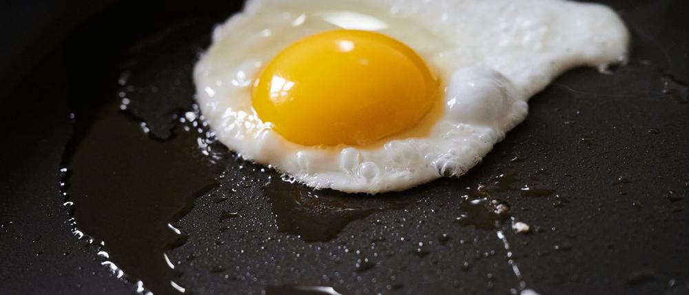 Der Erzieher will darauf aufmerksam machen, wie schlecht das Gelände seiner Mittelschule für Hitze gemacht ist. (Symbolbild)