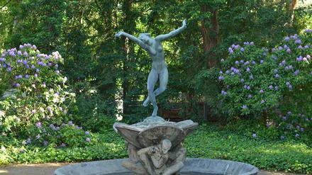 Der Tänzerinnen-Brunnen steht im Garten des Kolbe-Museums.