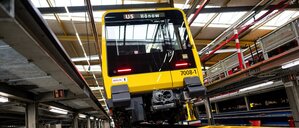 Ein Zug der Baureihe J steht in der U-Bahn-Werkstatt der BVG in Friedrichsfelde. 