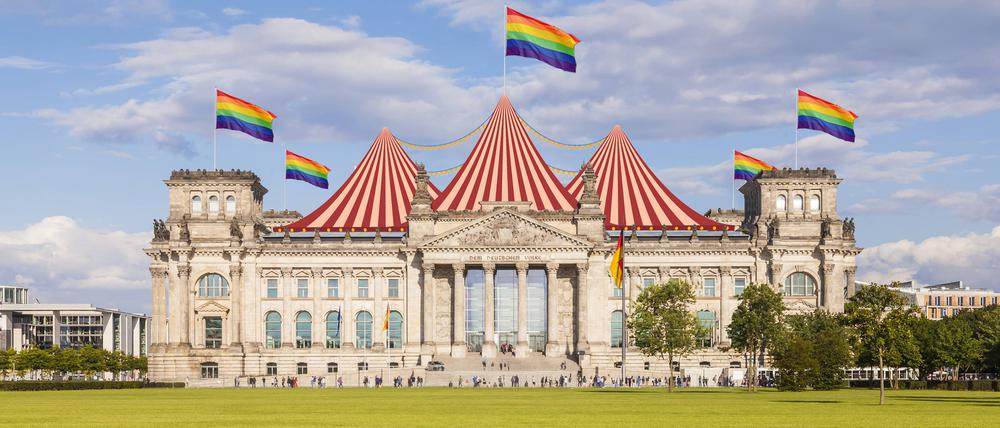 Friedrich Merz vergleicht den Bundestag mit Regenbogenfahne mit einem Zirkuszelt.
