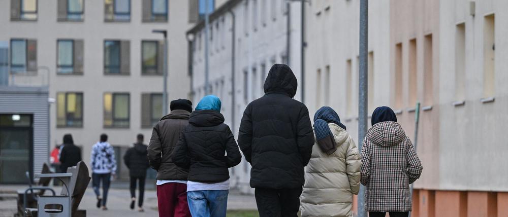 Die Brandenburger Landesregierung rechnet mit weniger neu ankommenden Flüchtlingen in diesem Jahr (Archivbild).