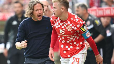 Der Mainzer Trainer Bo Henriksen muss Nationalstürmer Jonathan Burkardt in diesem Sommer womöglich ziehen lassen.