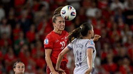 Switzerland's midfielder #13 Lia Walti heads the ball past Norway's midfielder #11 Guro Reiten during the UEFA Women's Euro 2025 Group A football match between Switzerland and Norway at the St Jakob-Park Stadium in Basel on July 2, 2025. (Photo by Miguel MEDINA / AFP)