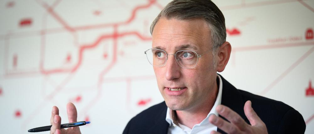 Der neue Chef des Verkehrsverbunds Berlin-Brandenburg sieht für kommendes Jahr höhere Ticketpreise auf die Fahrgäste zukommen.