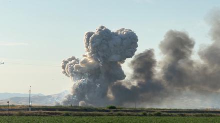 Große Rauchwolken sind nach den Explosionen in Kalifornien zu sehen.