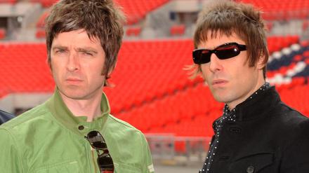 Die Oasis-Brüder Noel (links) und Liam Gallagher 2008 im Londoner Wembley-Stadion. 