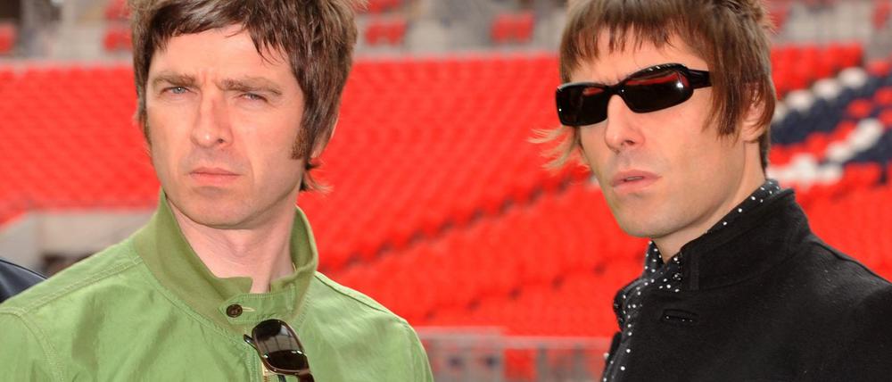 Die Oasis-Brüder Noel (links) und Liam Gallagher 2008 im Londoner Wembley-Stadion.