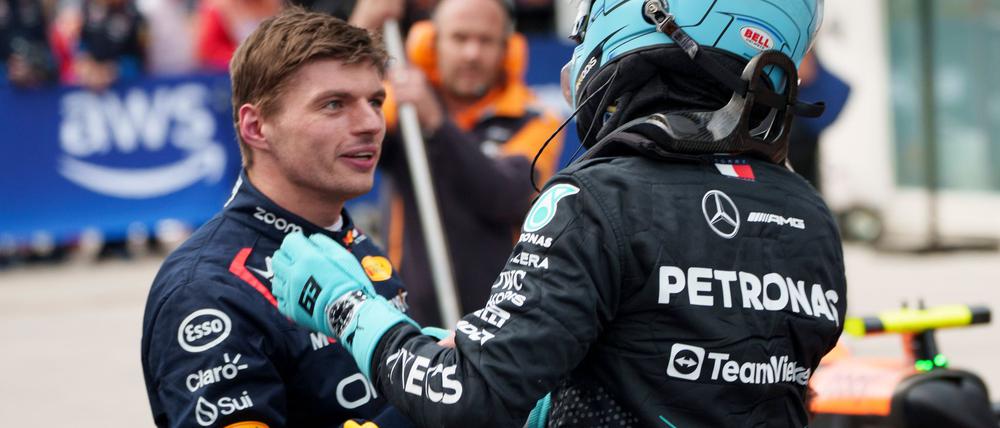 Max Verstappen (l) könnte 2026 gemeinsam mit George Russell für Mercedes fahren - oder ihn ersetzen.