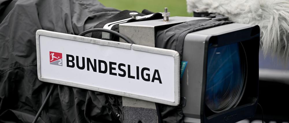 RTL startet mit der Übertragung der Partie Bielefeld gegen Düsseldorf in die Zweitliga-Saison,
