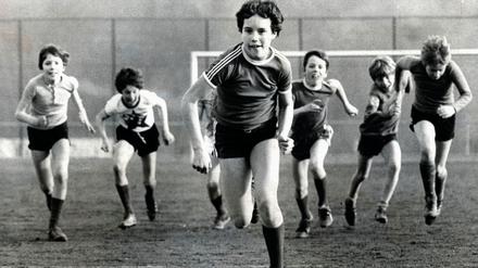 ARD/rbb MÄDCHEN KÖNNEN KEIN FUSSBALL SPIELEN, "Die Geschichte der Pionierinnen des Frauenfußballs", am Freitag (04.07.25) um 23:15 Uhr im ERSTEN. Birgit Dahlke als junge Spielerin beim SV Prüm. © rbb/Brigit Dahlke, honorarfrei - Verwendung gemäß der AGB im engen inhaltlichen, redaktionellen Zusammenhang mit genannter rbb-Sendung bei Nennung "Bild: rbb/Brigit Dahlke" (S2+). rbb Presse & Information, Masurenallee 8-14, 14057 Berlin, Tel: 030/97 99 3-12118 oder -12116, pressefoto@rbb-online.de