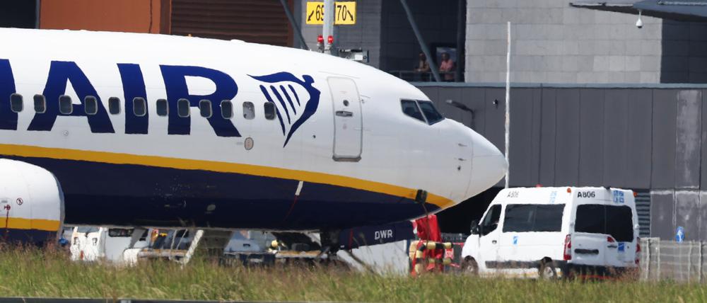 Ein Ryanair-Flugzeug steht auf dem Flughafen Brüssel-Süd-Charleroi (BSCA) in Gosselies, Charleroi. 