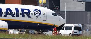 Ein Ryanair-Flugzeug steht auf dem Flughafen Brüssel-Süd-Charleroi (BSCA) in Gosselies, Charleroi. 