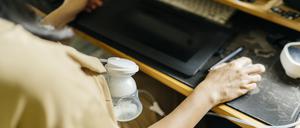 Intime Tätigkeit. So genau wollen die Kollegen das nicht wissen.