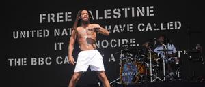 Das Duo Bob Vylan trat beim Glastonbury Festival auf.