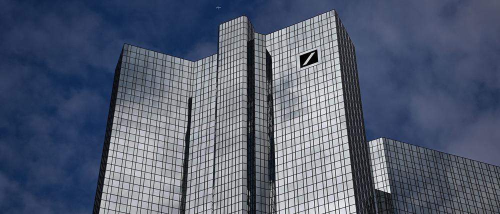 Ex-Investmentbanker fordert rund 152 Millionen von Deutscher Bank (Archivbild)