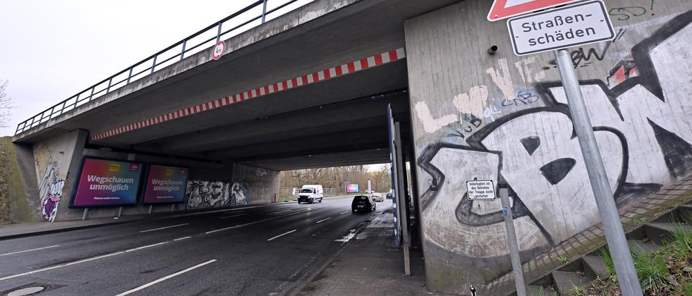 Die stadtauswärtige Brücke der L40  über den Horstweg ist inzwischen abgerissen.