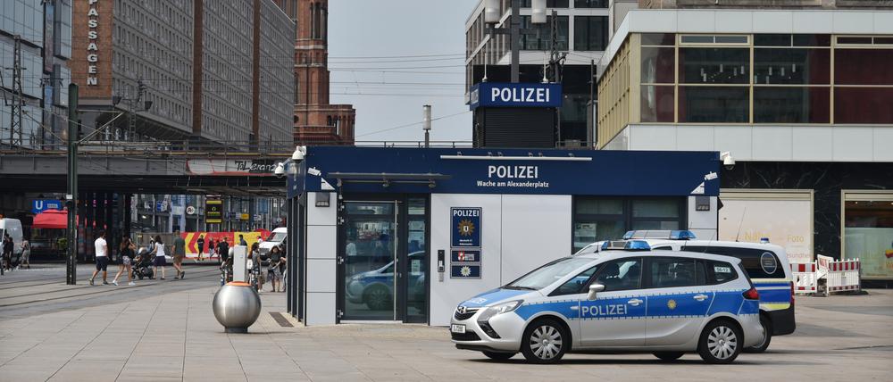 Die Polizeiwache auf dem Alexanderplatz in Berlin-Mitte, aufgenommen am 20. Juli 2020.