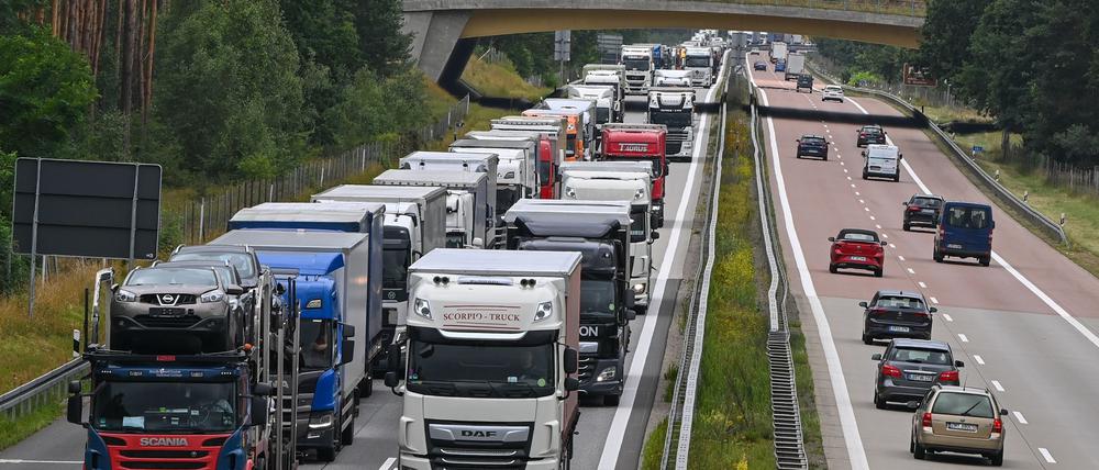 Lkw-Staus in Richtung Polen gab es auch in der Vergangenheit mitunter. (Archivbild)