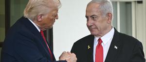 Hand drauf. Offenbar hat Netanjahu einem Vorstoß Trumps für eine Waffenruhe zugestimmt.